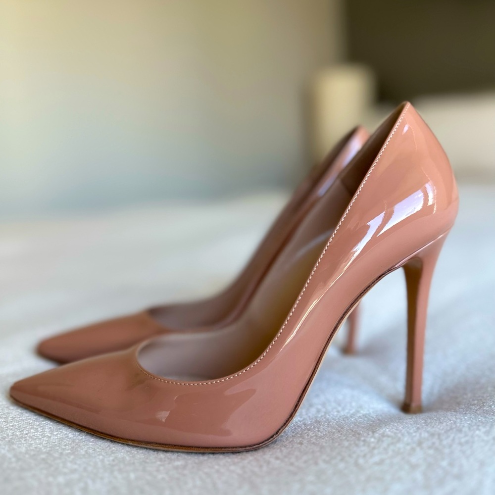 Heels classic beige Gianvito rossi